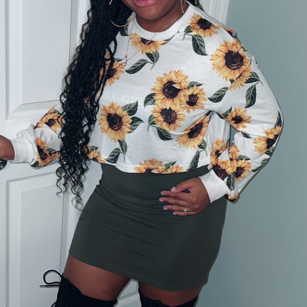 Sunflower Long Sleeve Crop Top - Picture 2 of 2